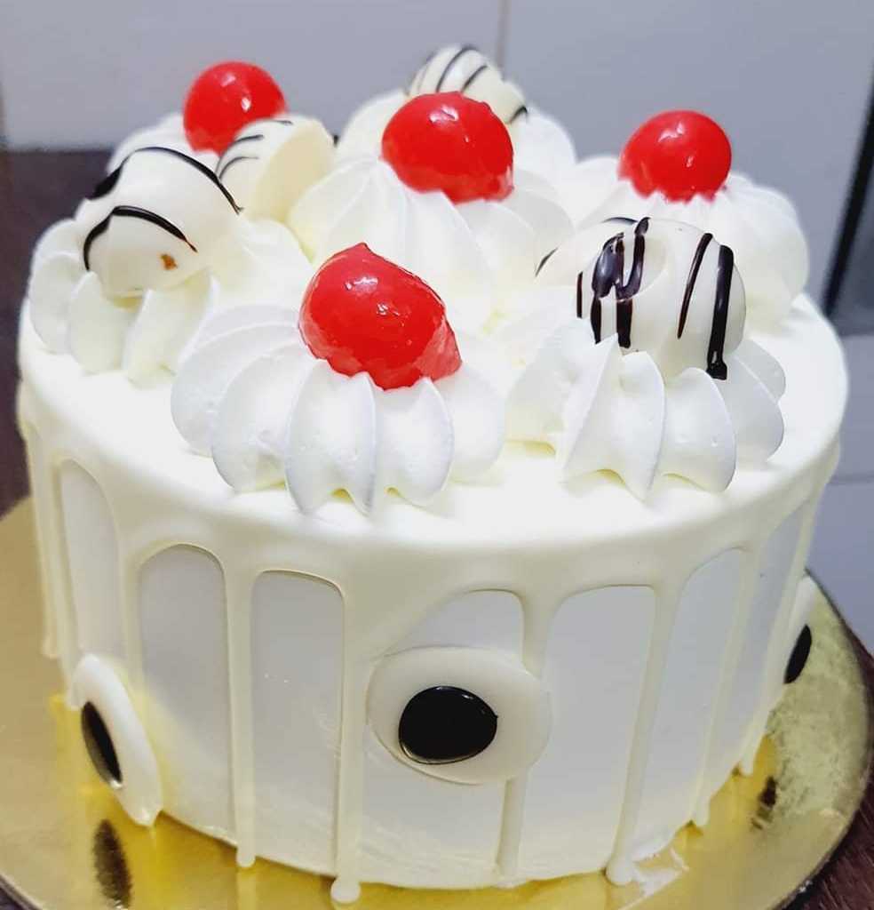 Premium RED N White Velvet Cake